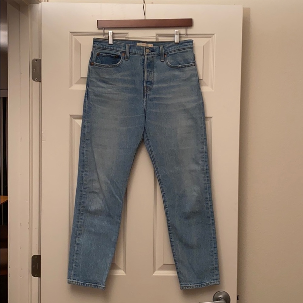 LEVI Wedgie Light Wash Jeans